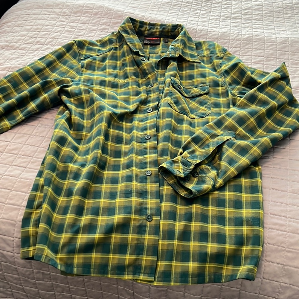 Men’s Mammut button up shirt. Like new.